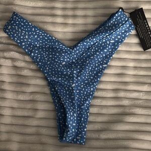 NWT ONEONE CHEEKY BOTTOM